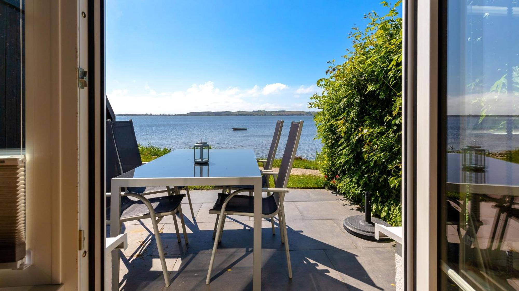 Haus Seeblick Mit 9 Wohnungen Alt Reddevitz Extérieur photo
